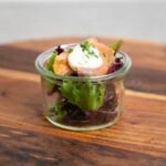 Røget laks med rygeostcreme og purløg